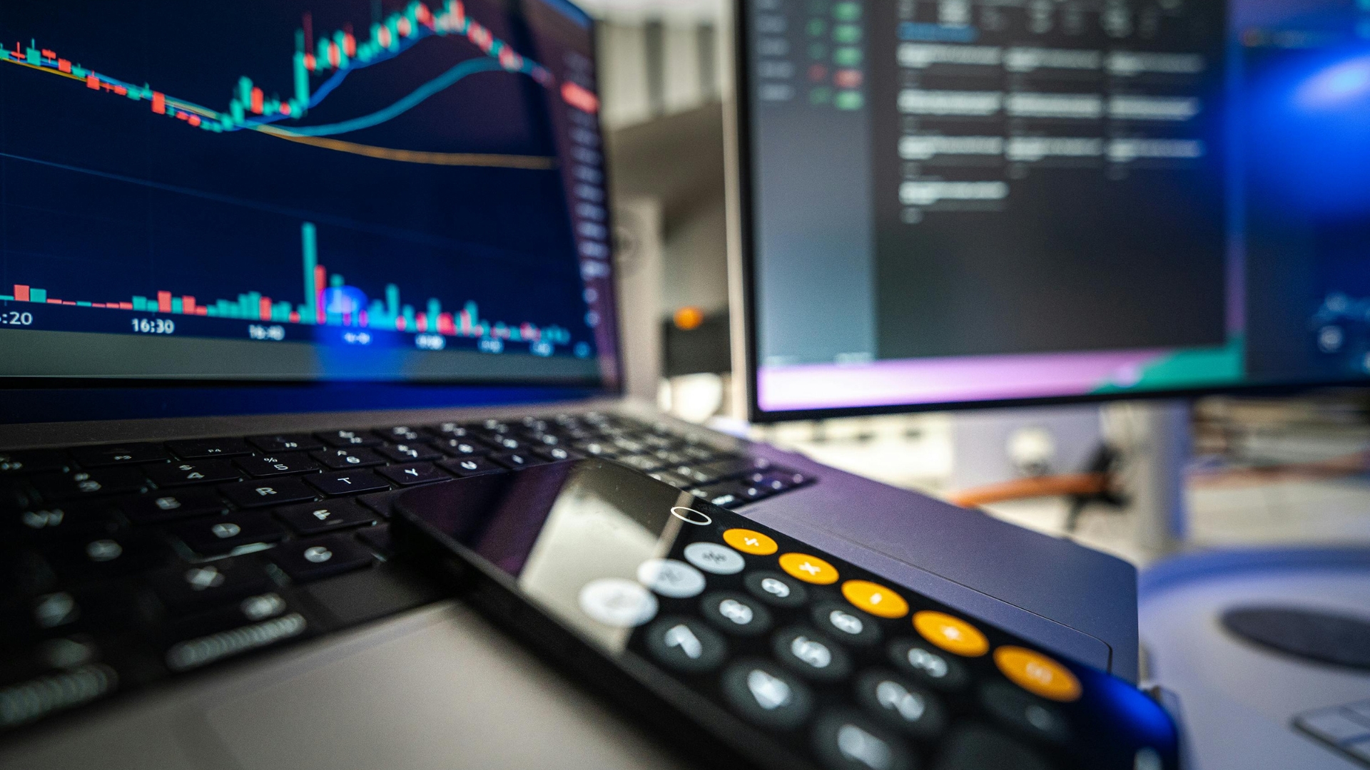 Planejamento Financeiro sendo estruturado por um consultor financeiro independente